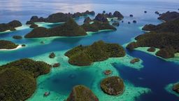 Papua Explorers - Daytrip to the Wayag Islands.mp4